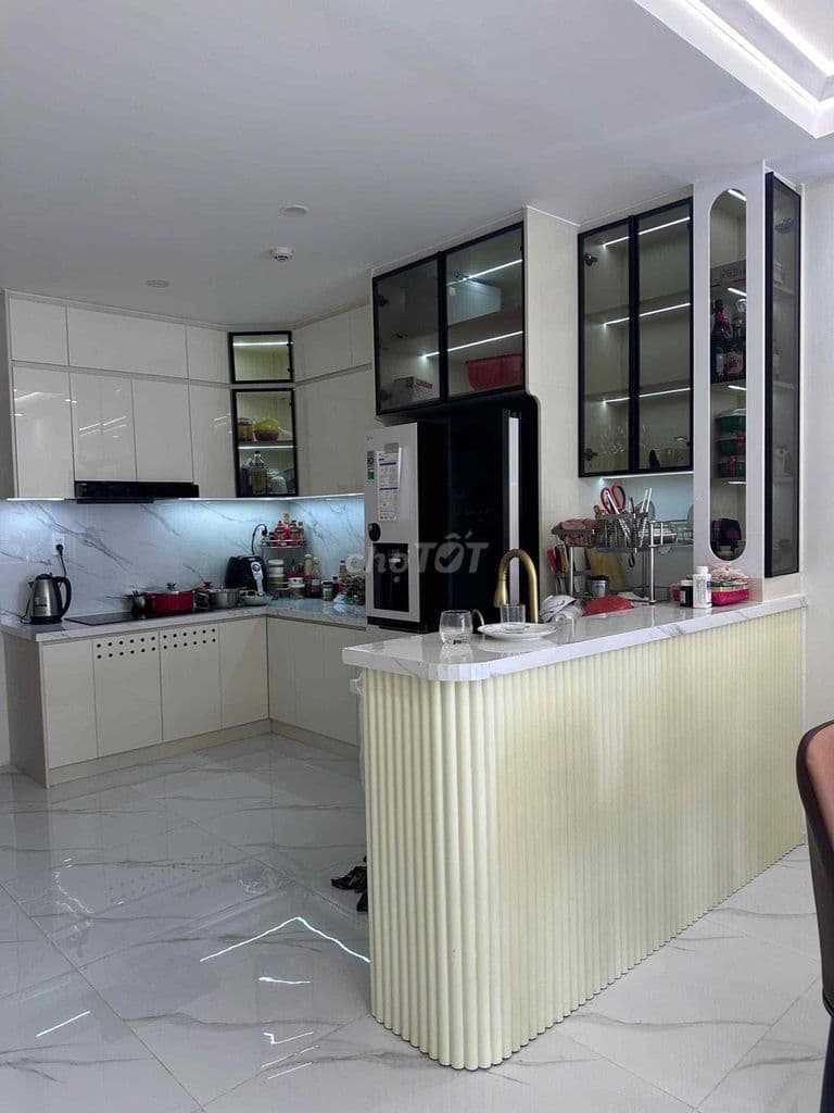 Căn hộ 2PN 2WC 92m2 đầy đủ nội thất THE GOLD VIEW