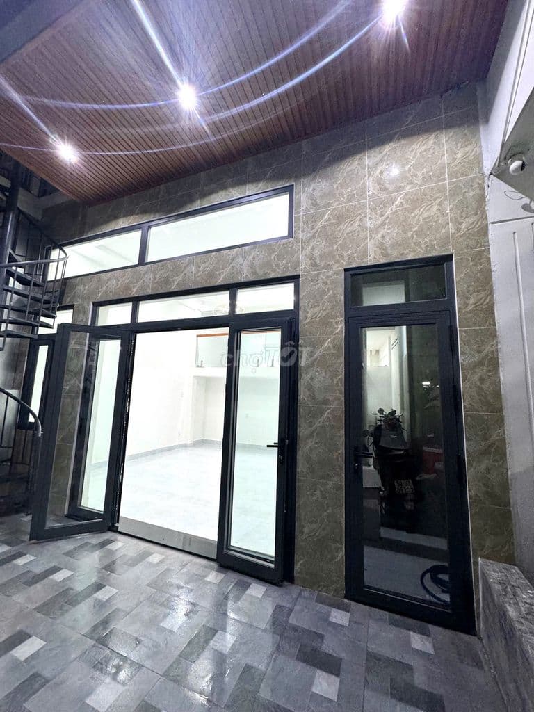 Nhà CMT8 - Quận 10, DT 4.5 x 17m, 4 tầng nhà mới, giá 8.9 tỷ