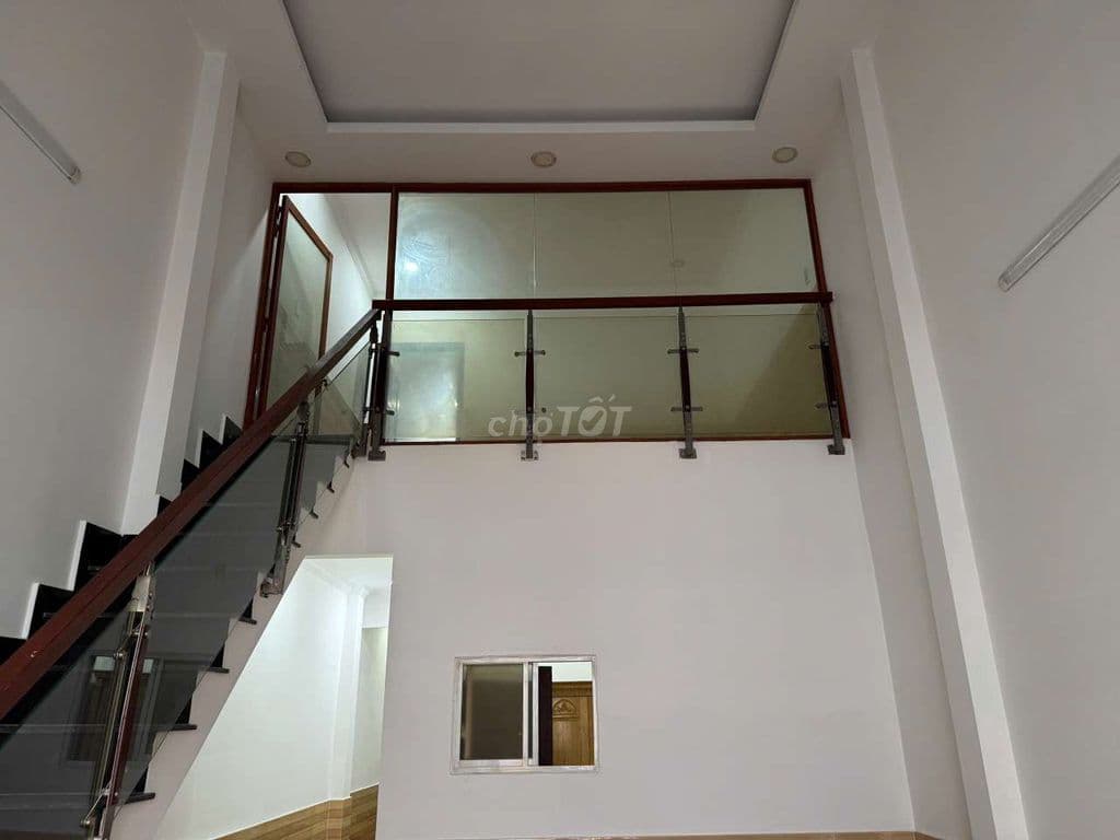Cẩn Bán gầp nhà 1xẹt phan văn hờn DT 4 x14,5 .1 trệt 1 Lửng 3PN 2WS