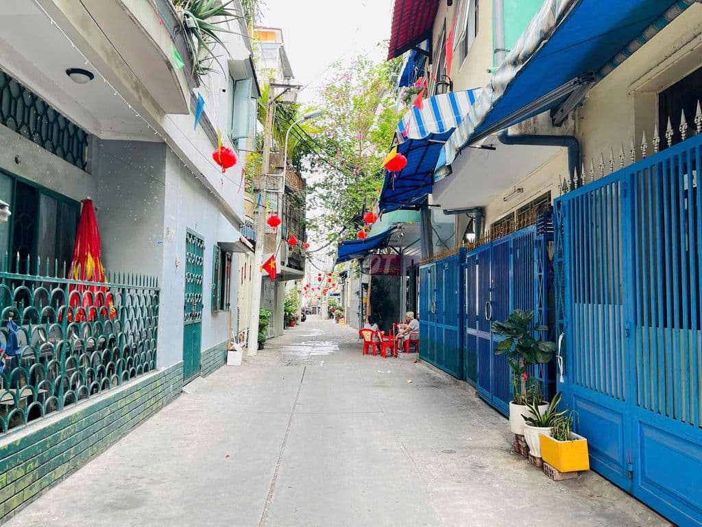 NHÀ VIP KHU HUỲNH VĂN BÁNH - 5X6M - CÓ KHOẢNG SÂN 44M2 TRƯỚC NHÀ - Ảnh 2