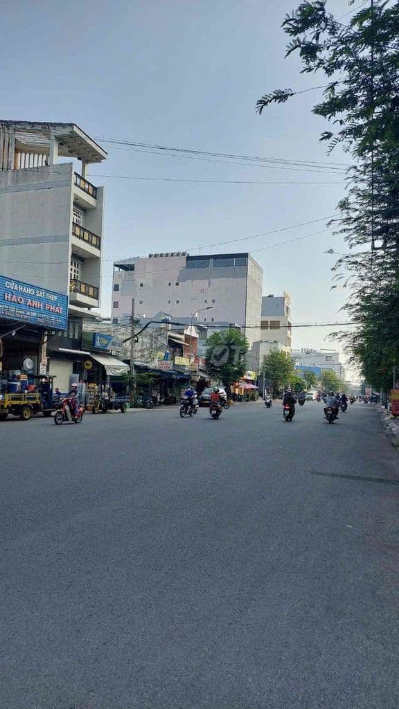 NHÀ CẤP 4 MẶT TIỀN PHẠM VĂN BẠCH DT KHỦNG 5,6x16M,VỊ TRÍ VIP,QTB