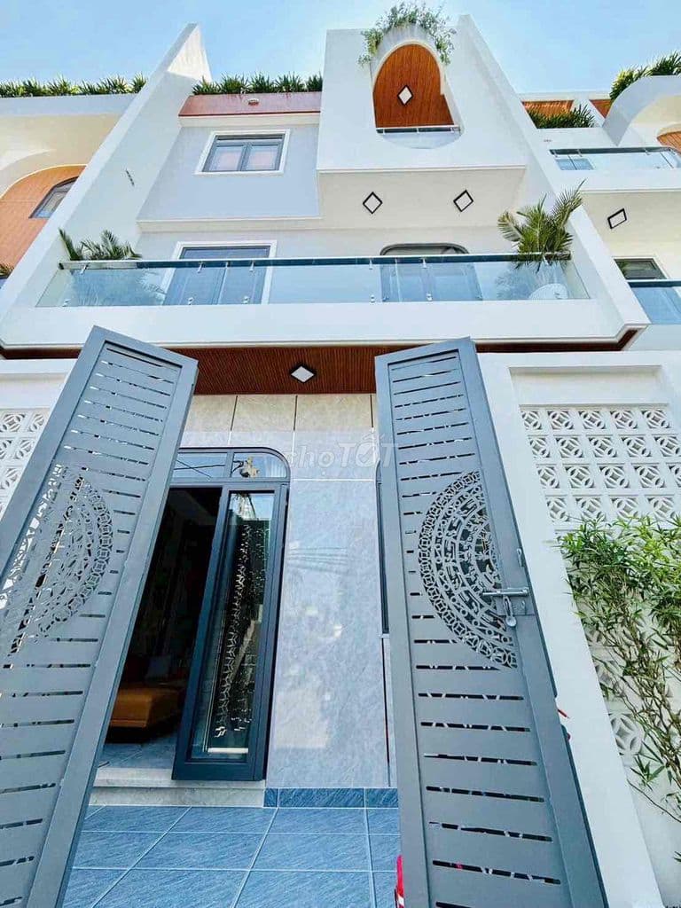 NHÀ PHỐ XÂY DỰNG MỚI ĐỦ NỘI THẤT HẺM THÔNG THOÁNG 1942 HUỲNH TẤN PHÁT