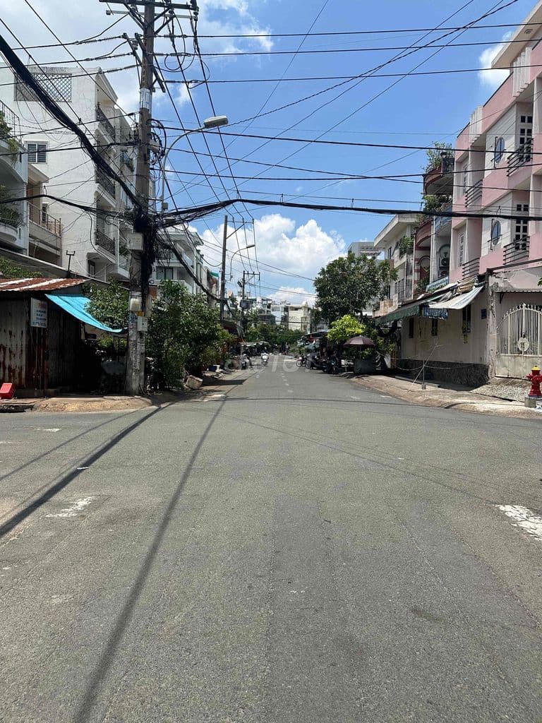Bán Nhà - khu. Bình Phú. Giá: 11 Tỷ. DT: 4 x 33 ( chi: 85tr/m)