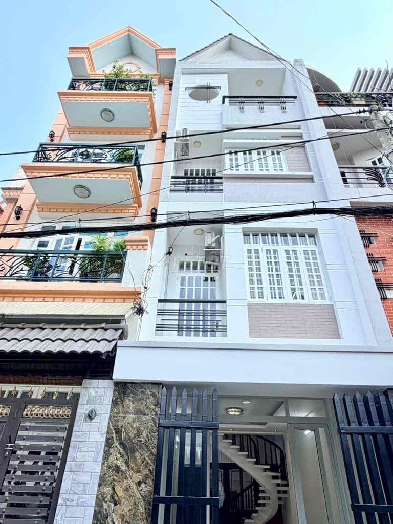 bán nhà CHDV cho thuê. kết hợp ở. Dt 4m x 16m. Đường ô tô xe tải