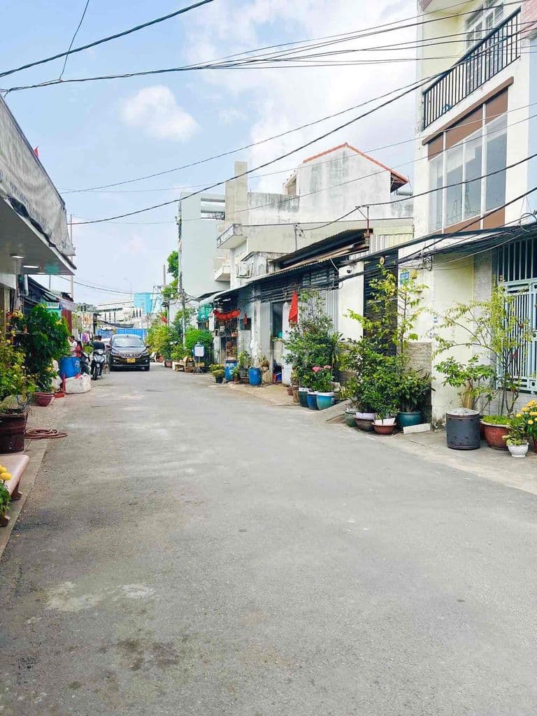 NHÀ ĐẸP Ở NGAY, HẺM XE TẢI 1/ SÁT TÊN LỬA, BV BÌNH TÂN, 4x18, 5,xxĐ