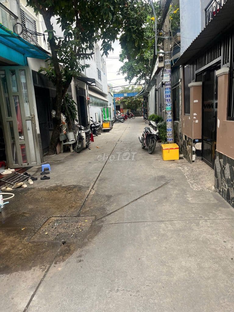 MỘT XẸT HẺM XE HƠI - Ảnh 3