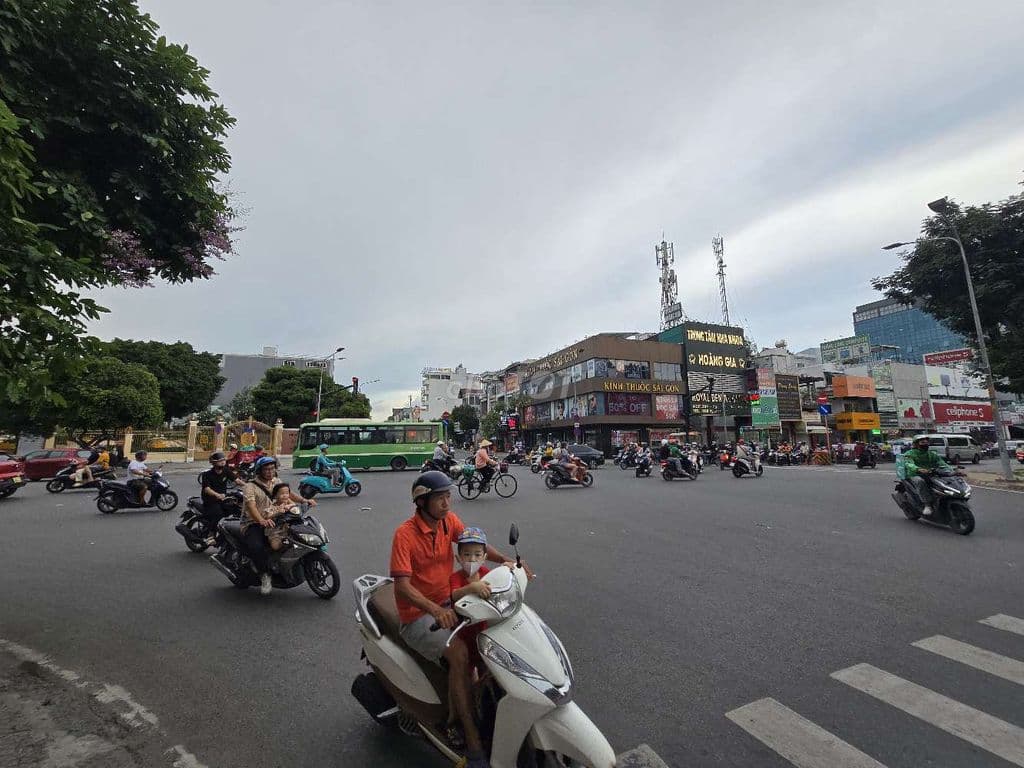 Ngang gần 8m GPXD Hầm 6 Tầng hẻm 7 chỗ quay đầu - Ảnh 2
