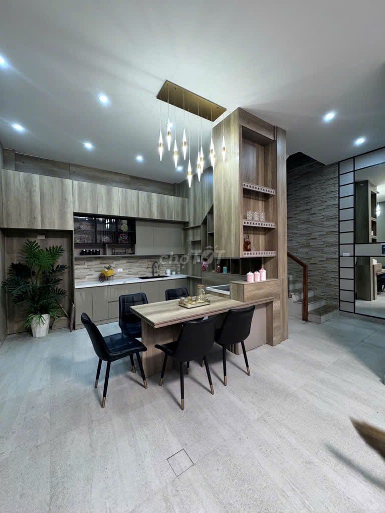 siêu phẩm nhà 5 tầng mới thượng thanh . ngõ ô tô . giá chỉ nhỉnh 9 tỷ