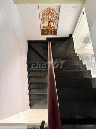 nhà dt lớn 4*18 m 3pn 2wc, sân bếp sân thượng rộng, nhà thoáng mát