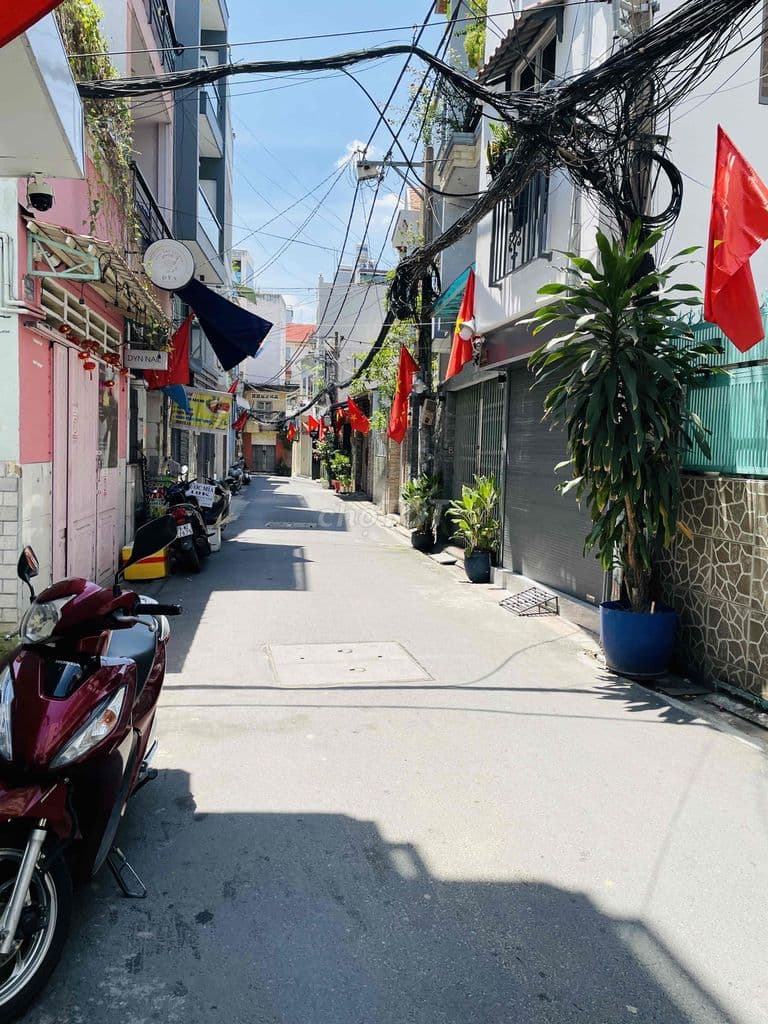 Hẻm xe tải thông - Thích Quảng Đức - DTSD 30m2 3 tầng 2PN 2.75tỷ T.L