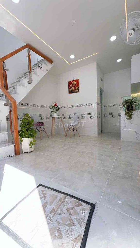 chính chủ cần bán nhà gần chợ, vị trí đẹp, khu dân cư