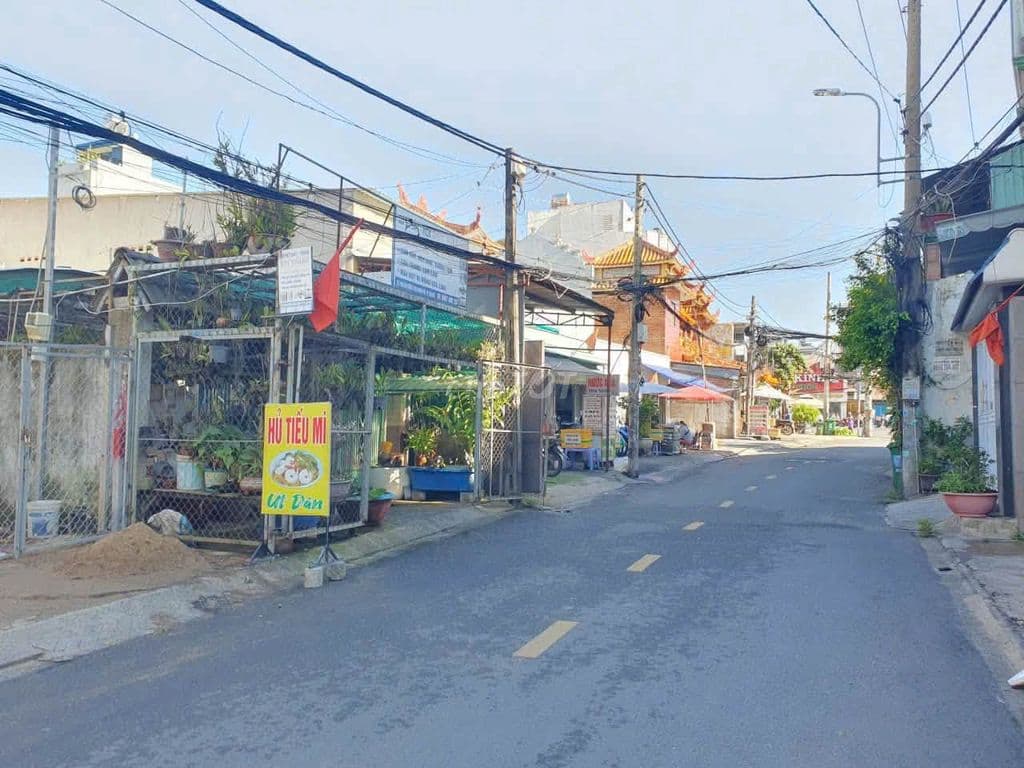 NỀN MT KINH DOANH SẦM UẤT 1/ LÊ VĂN VIỆT - 7,5 TỶ/80M2