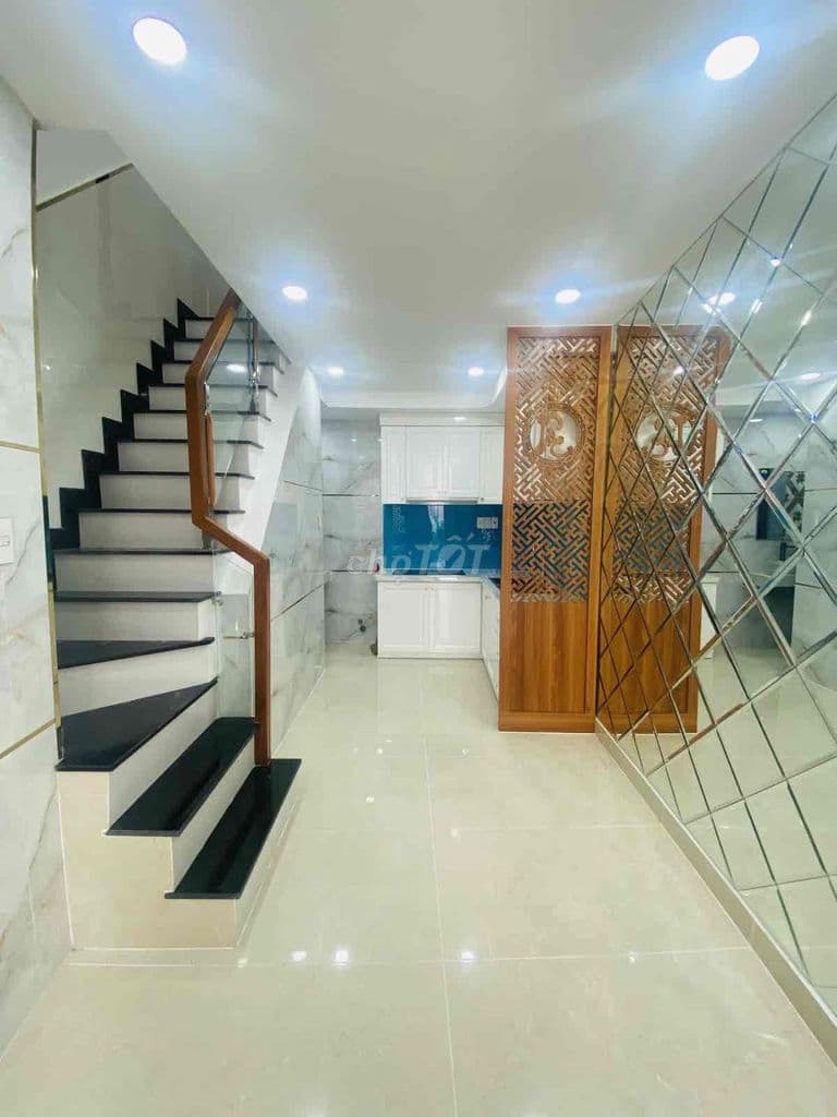 Hiếm MTKD Nguyễn Sơn, 3 Tầng Nhà Đẹp - Chỉ 3.6 Tỷ