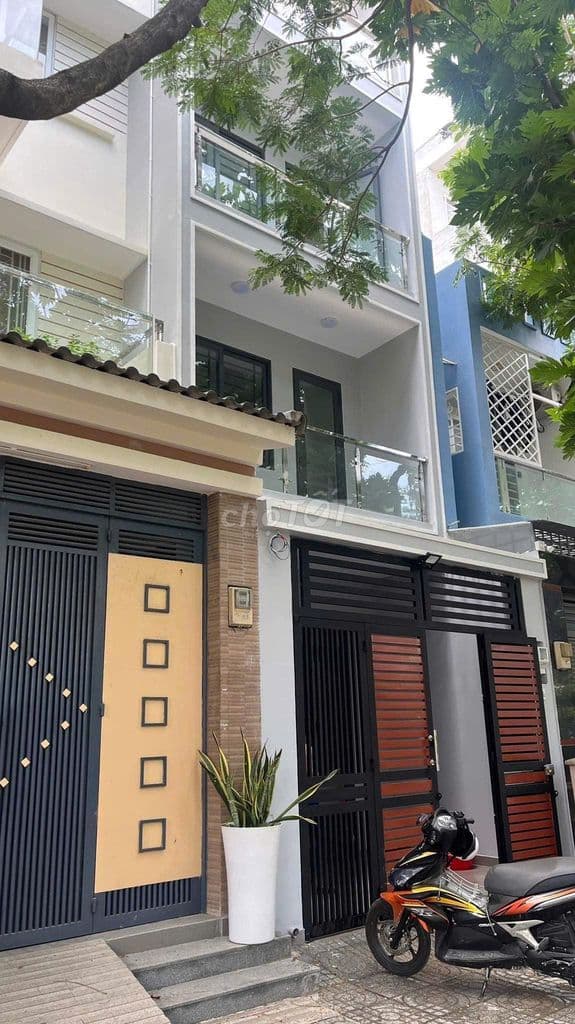 Bán nhà đối diện ĐH Văn Lang-Đặng Thùy Trâm p13 BT, 4x16m, 4 Tầng