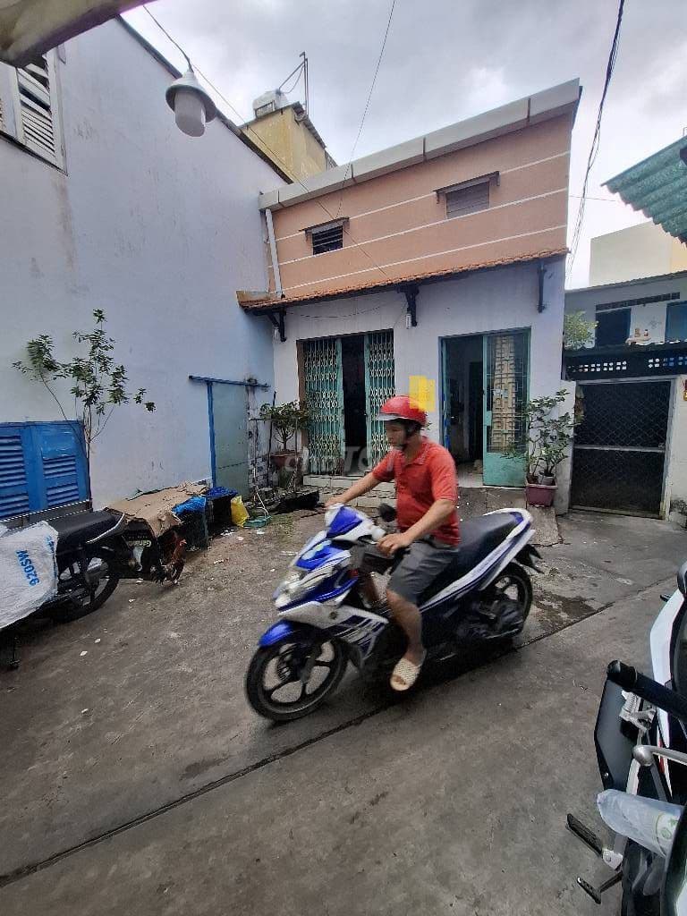 Bán nhà 2 tầng đường Hậu Giang,gần chợ Bình Tây,Minh Phụng