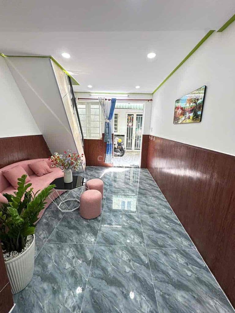 nhà ngay chợ thạnh xuân . hà huy giáp. Q12. q12. 1 lầu . 2 PN