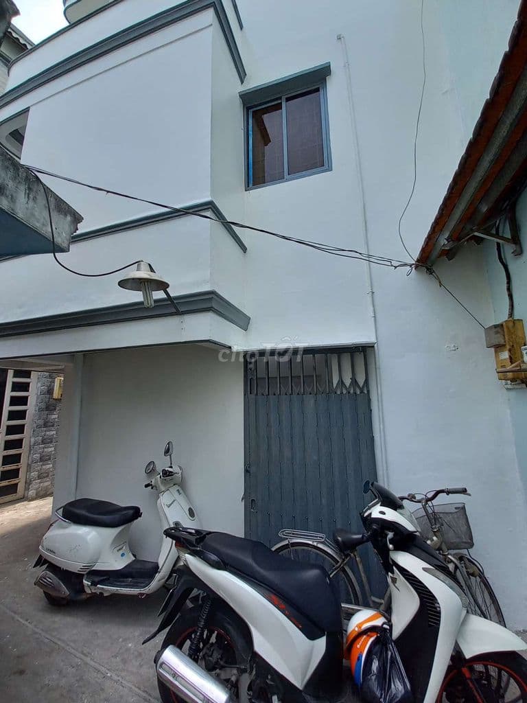 Nhà 1 sẹc ngay đường Phạm Văn Chí thoáng mát - Ảnh 2