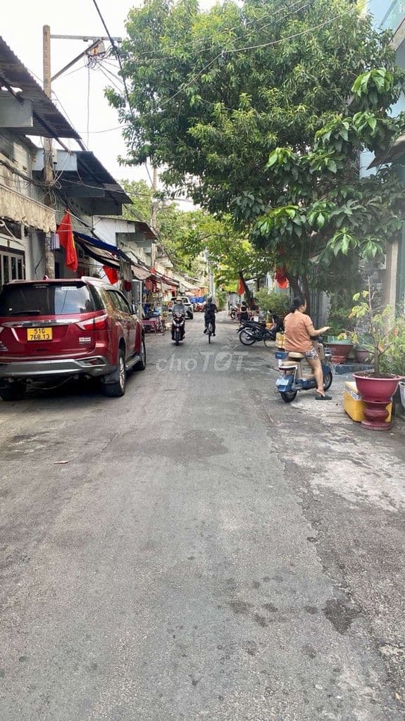 Bán nhà ,Đường Lê Văn Sỹ ,Phú Nhuận 83M2 ,có 6 PN giá: 8Tỷ