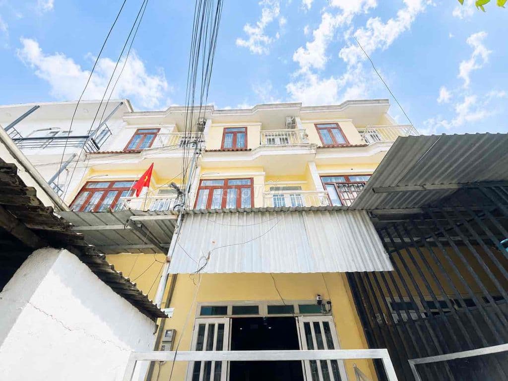 Bán nhà sổ hồng chung đúc 2 lầu apđ09 giáp gò vấp