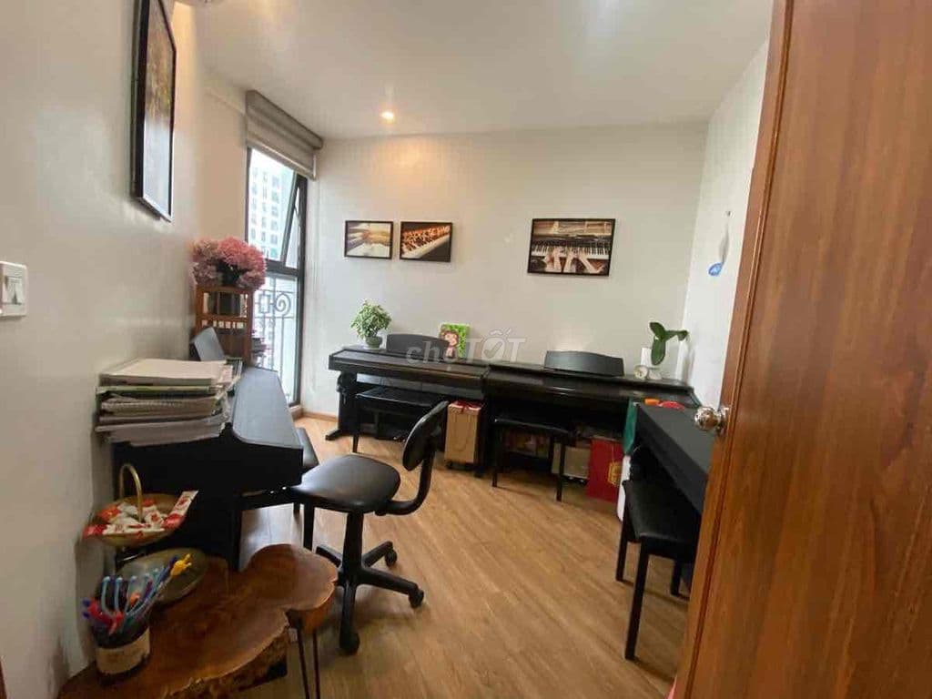Chung cư Tân hoàng Minh 36 Hoàng Cầu 7,5 tỷ sổ đỏ 70 m view bể bơi