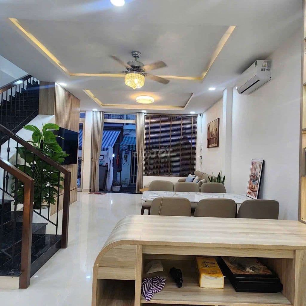 Nhà Mới Tinh Sang Trọng và Thời Thượng Tìm Đâu Chi Xa Ngay Võ Văn Kiệt - Ảnh 2