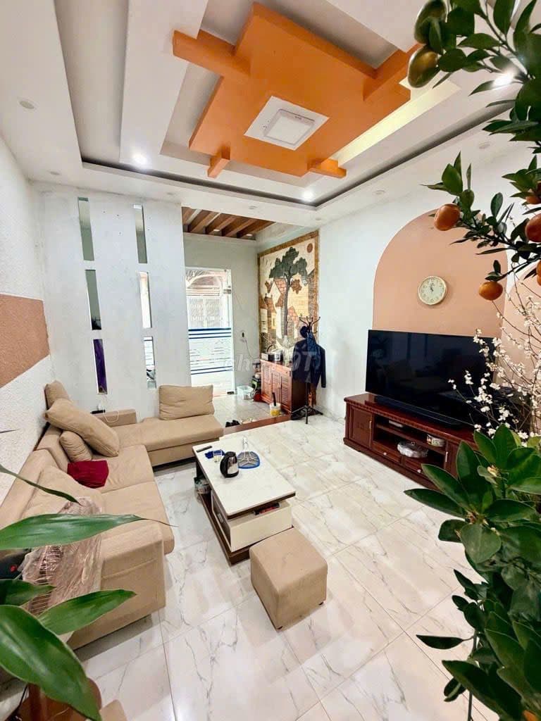 Chính chủ Bán nhà 45m2, 05 tầng, Mặt tiền 4,5M Sổ đỏ lâu dài Cầu Giấy
