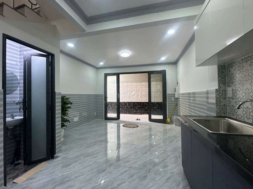 Nhà mới 3 tầng BTCT kiên cố - Bàn giao ngay - Ảnh 2
