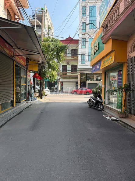 bán lô góc phố Vân Trì tặng nhà 3 tầng