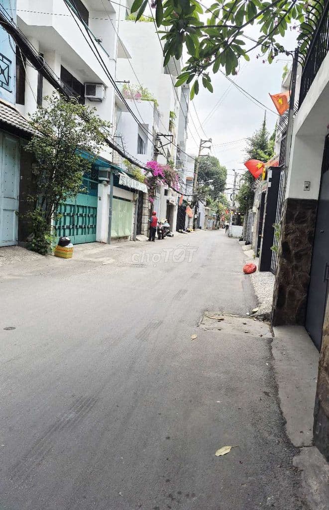 CHỦ BÁN GẤP NHÀ HẺM XE HƠI, DT 96M, gần CV Làng Hoa, Phường 13, Gò Vấp