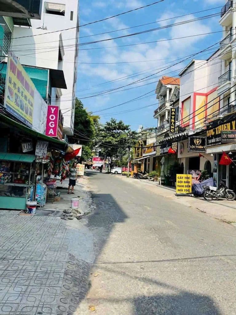 Bán nhà 3 tầng mặt tiền đường số 4, phường 7, gv dt 7x17, 3 tầng - Ảnh 2