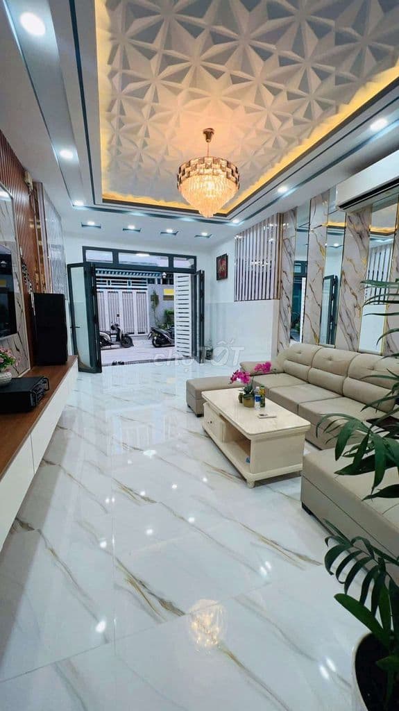 Nhà 4x17m 4 tầng 5pn đường xe hơi kế Phú Mỹ Hưng quận 7 6.99 tỷ