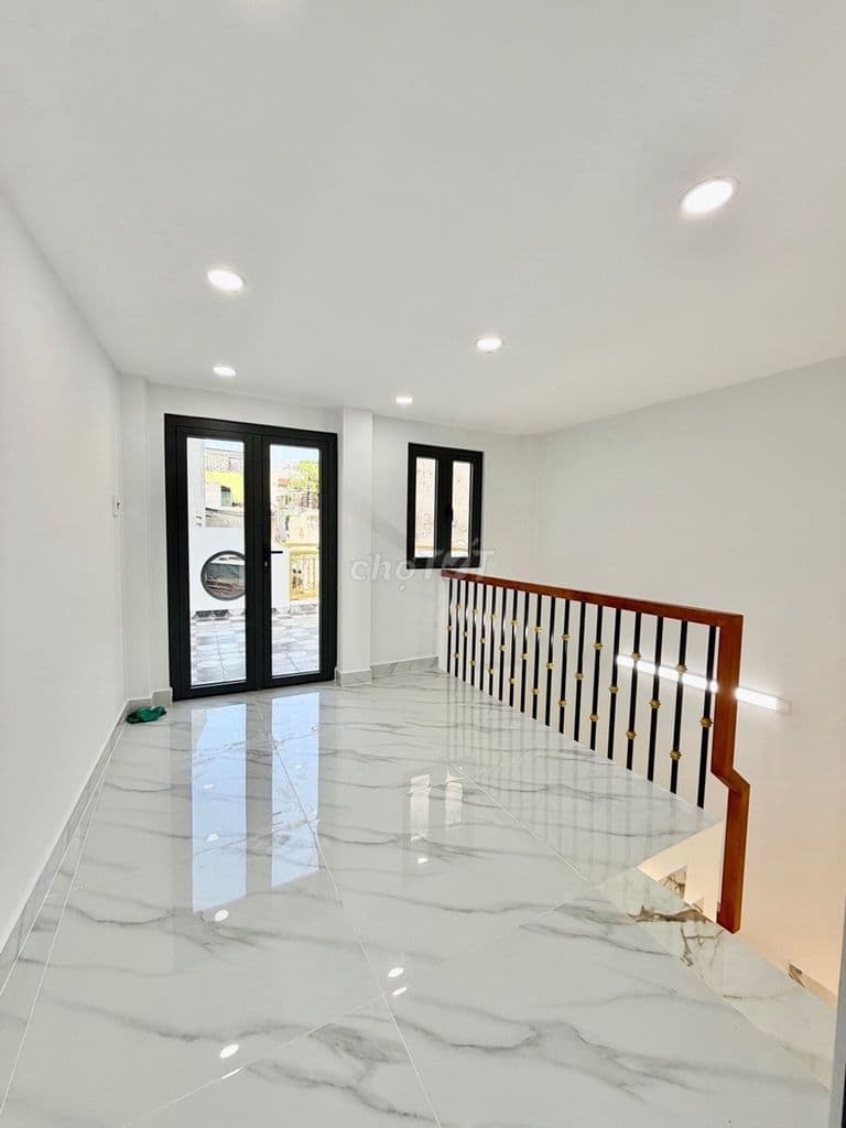 HOÀNG DIỆU Q4- 3 TẦNG - 37m2 - HẺM 4m- CHỈ 5 TỶ nhỉnh - Ảnh 2