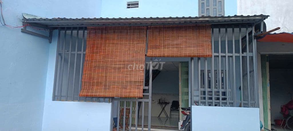 Nhà mới, đường xe hơi thông, đối diện Phú Sinh - Cát Tường.