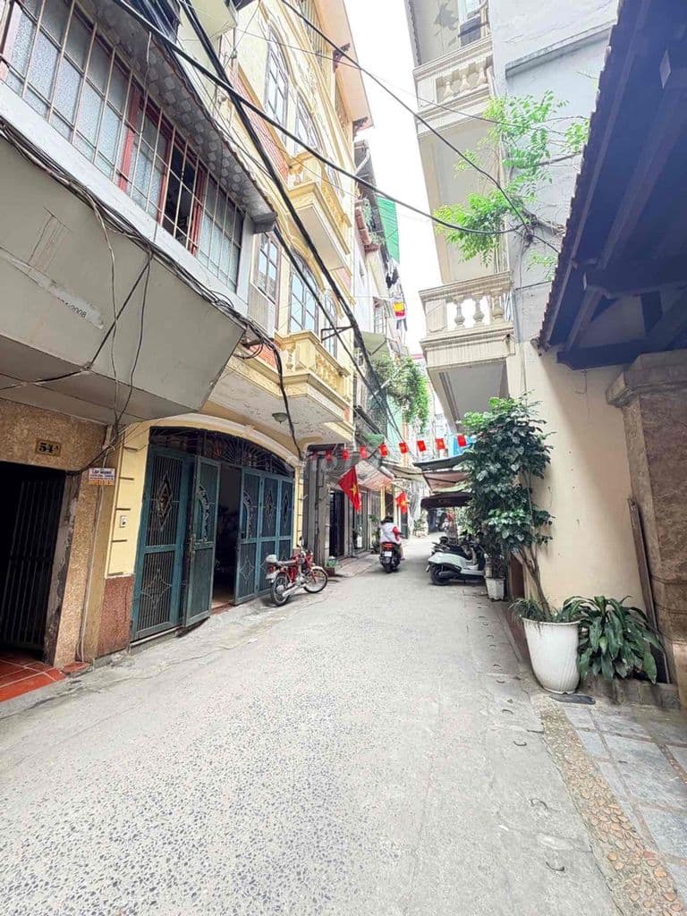 MÌNH CẦN BÁN NHÀ Ở PHỐ HOÀNG VĂN THÁI - 42.5m - OTO ĐẬU CỬA