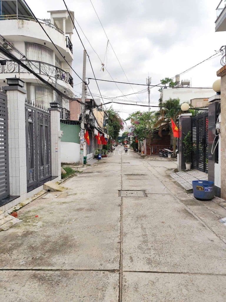 NHÀ MỚI ĐẸP Ở LIỀN.ĐÚC 1 LẦU.5x13 HỒ HỌC LÃM. QUẬN BÌNH TÂN.