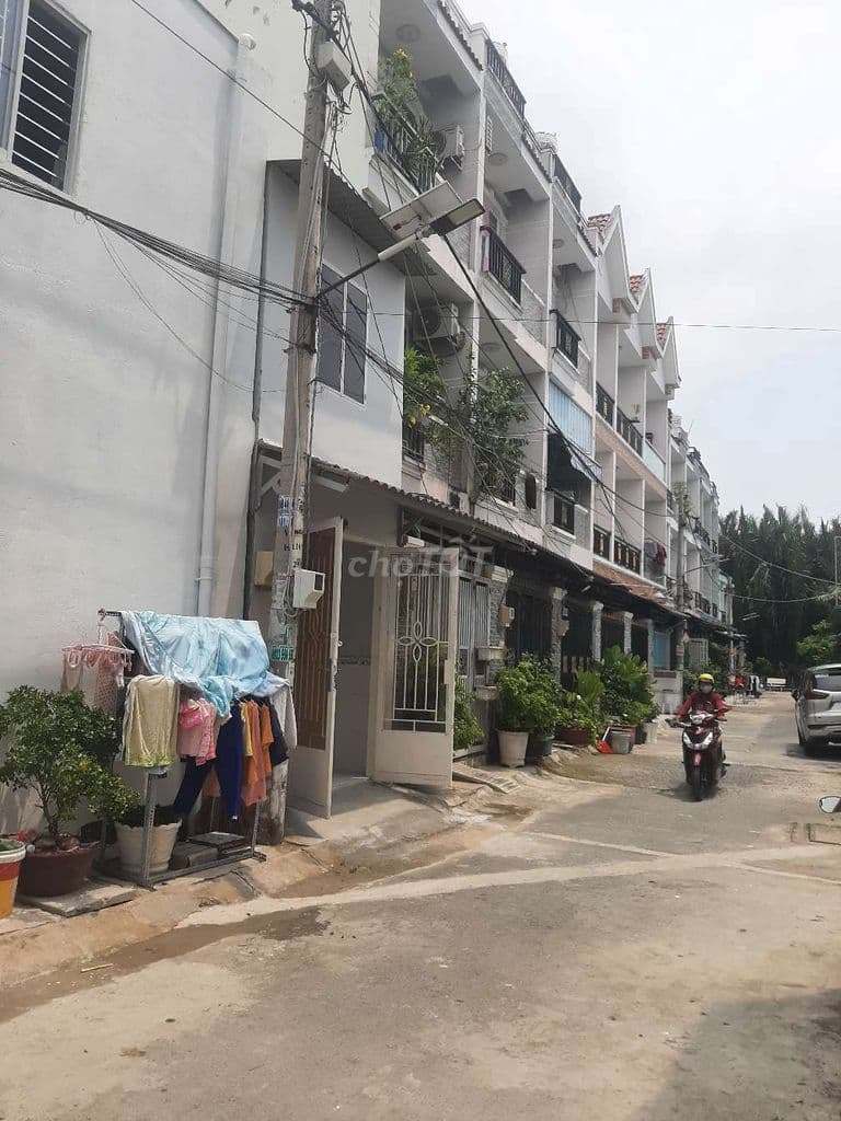 Bán gấp nhà nhỏ, 1 lầu, hẽm xe hơi, 620tr, Nguyễn Bình, Ng H Thọ.