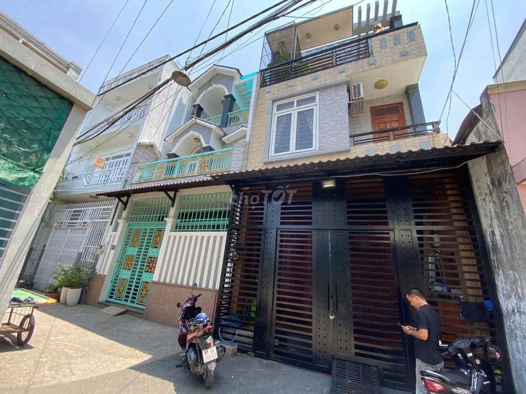 Nhà 3 Lầu , 4 p ngủ, đường 8 Linh Xuân. Ngộp hạ 500