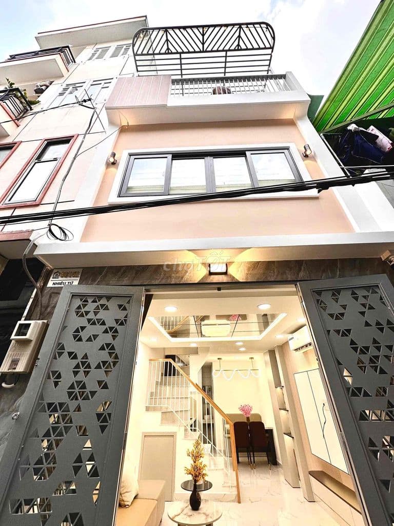 còn căn ***, 3 tầng ngay Phan Xích Long, 3,35m x 8,15m, 75m2 SD