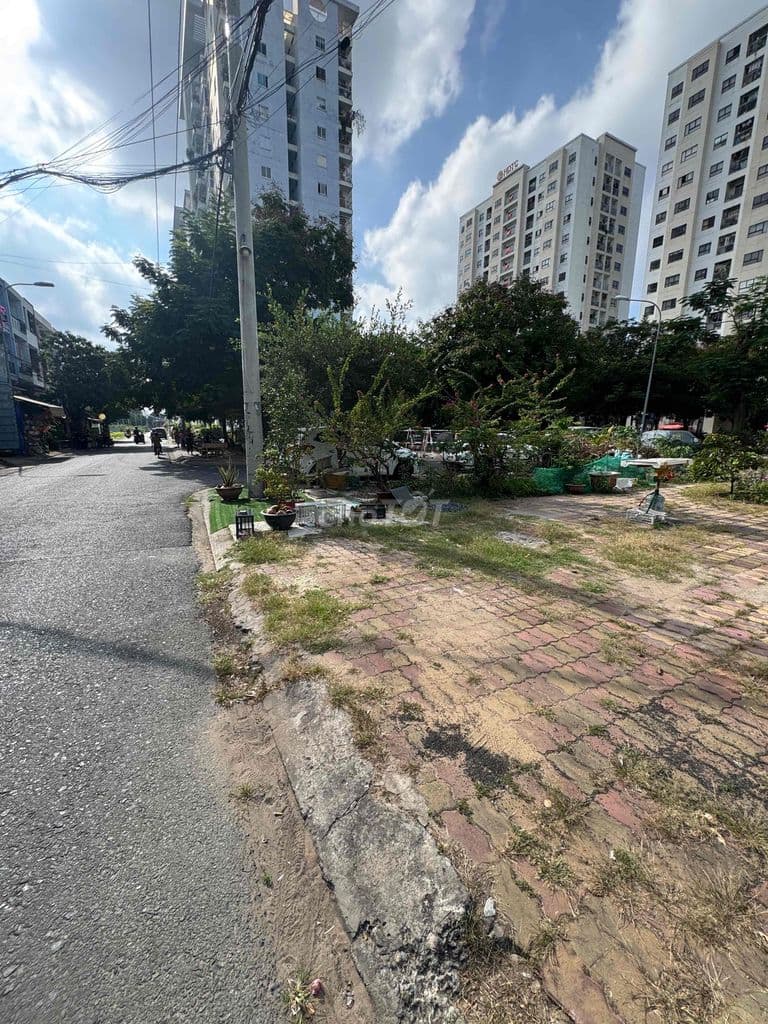 căn chung cư tầng trệt buôn bán kinh doanh được , giá hạt dẻ