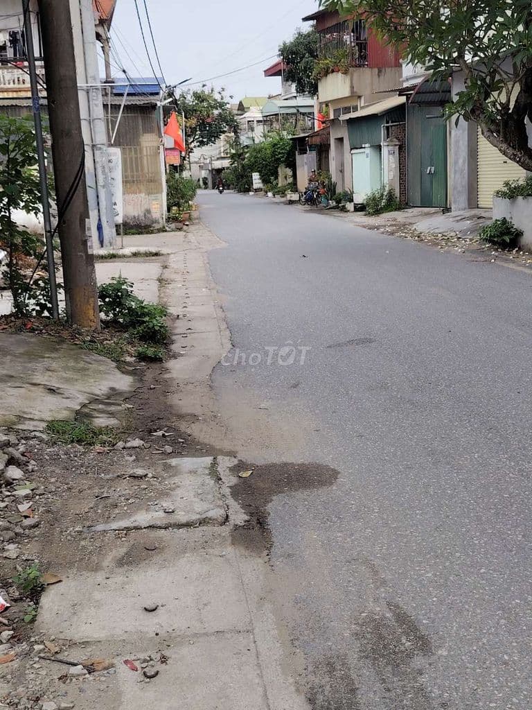 100 m² thổ cư, sẵn nhà cấp 4, ô tô vào sân. - Ảnh 3