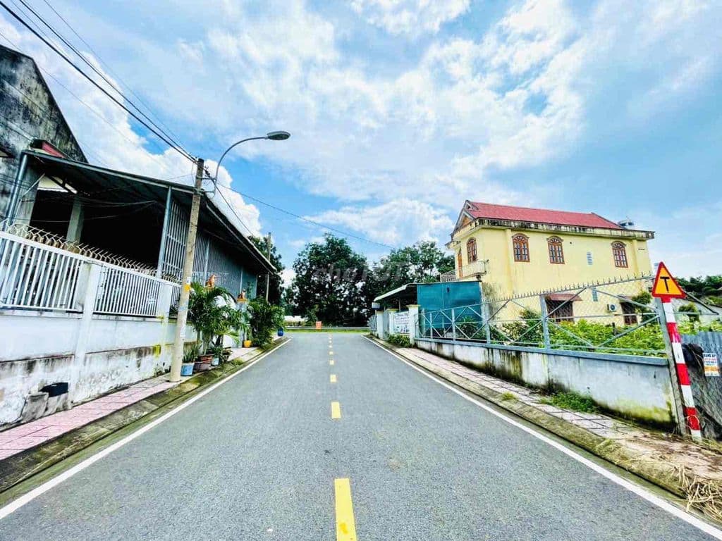 CHỦ ĐI NƯỚC NGOÀI ĐỊNH CƯ NÊN BÁN GẤP LÔ ĐẤT MT PHẠM VĂN CHÈO - Ảnh 2