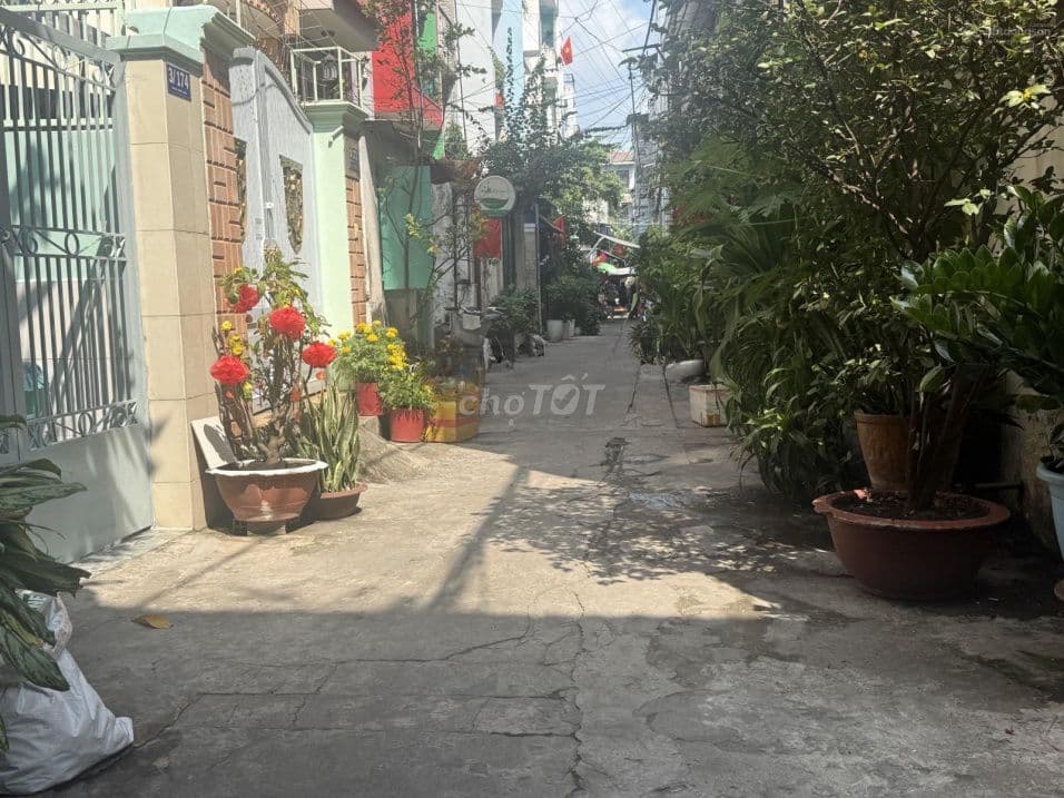 Thành Thái Quận 10 DT 60m2 nhà nát tiện xây mới chủ gấp bán