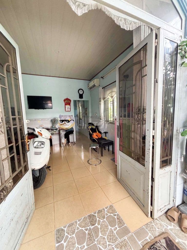 Gấp bán. Căn góc 2 tầng mặt tiền đường số cạnh Lê Văn Việt - 4,1 tỷ