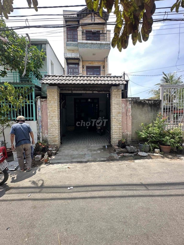 NHÀ 3 TẦNG , Ô TÔ NGỦ SÂN , ĐƯỜNG 8m, 83m2 , NGANG 4,6m CHỈ 4,5 Tỷ