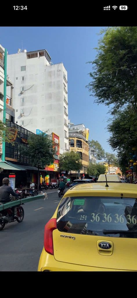 Gia đình đi Mỹ cần bán gấp nhà đường Đề Thám, Quận 1 - Ảnh 3