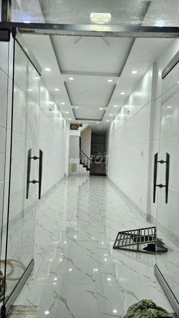 Nhà đẹp MTKD Lạc Long Quân VỊ TRÍ ĐẸP giá chỉ 7.49tỷ