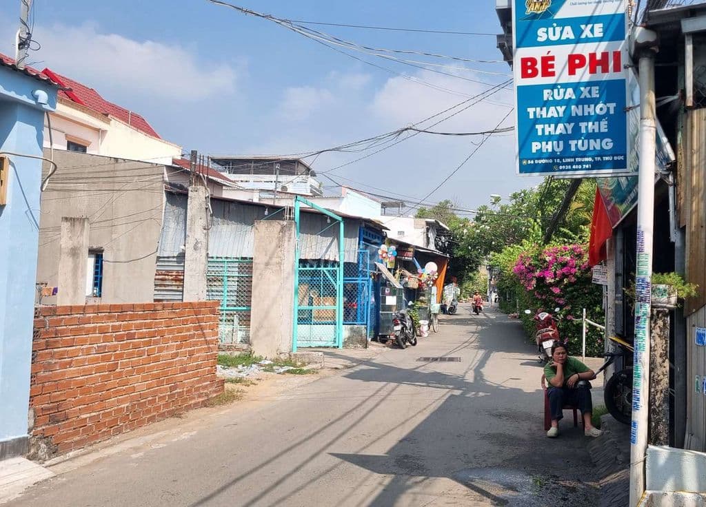 Bán nhà mặt tiền đường 18, ngay làng ĐH, cách ga Metro 1km
