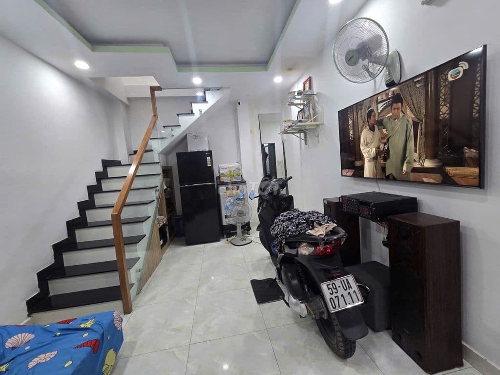 Bán nhà mới sạch sẽ đường Dương Bá Trạc P1 Q8