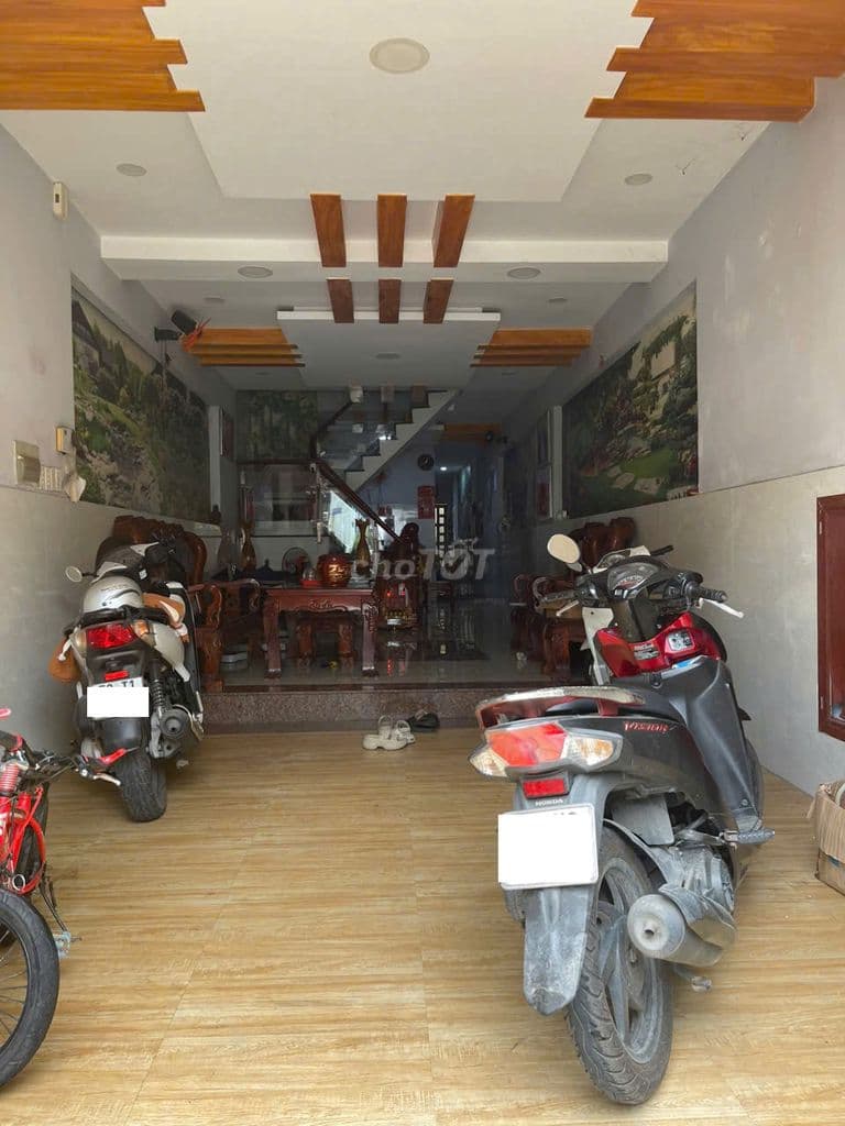 HXH Đối diện Bệnh Viện Q12, DT Khủng, 6 phòng + sân - Ảnh 2
