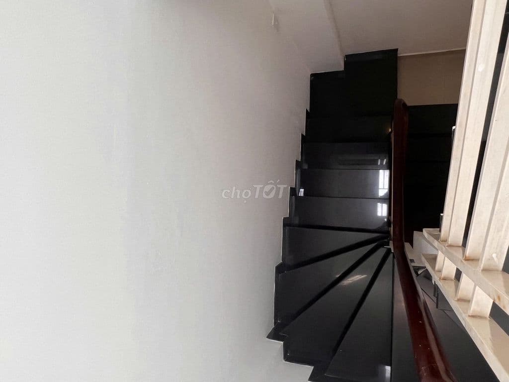 Bán nhà Cao Đạt F1 Q5 2.8x10 1 trệt 2 lầu sân thượng hẻm 4m chuẩn - Ảnh 2